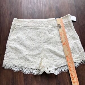 ♾️Cream Lace Micro Shorts Sz 4 Express NWT Coquette Coastal♾️